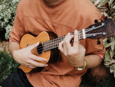 Ukulele czy gitara akustyczna